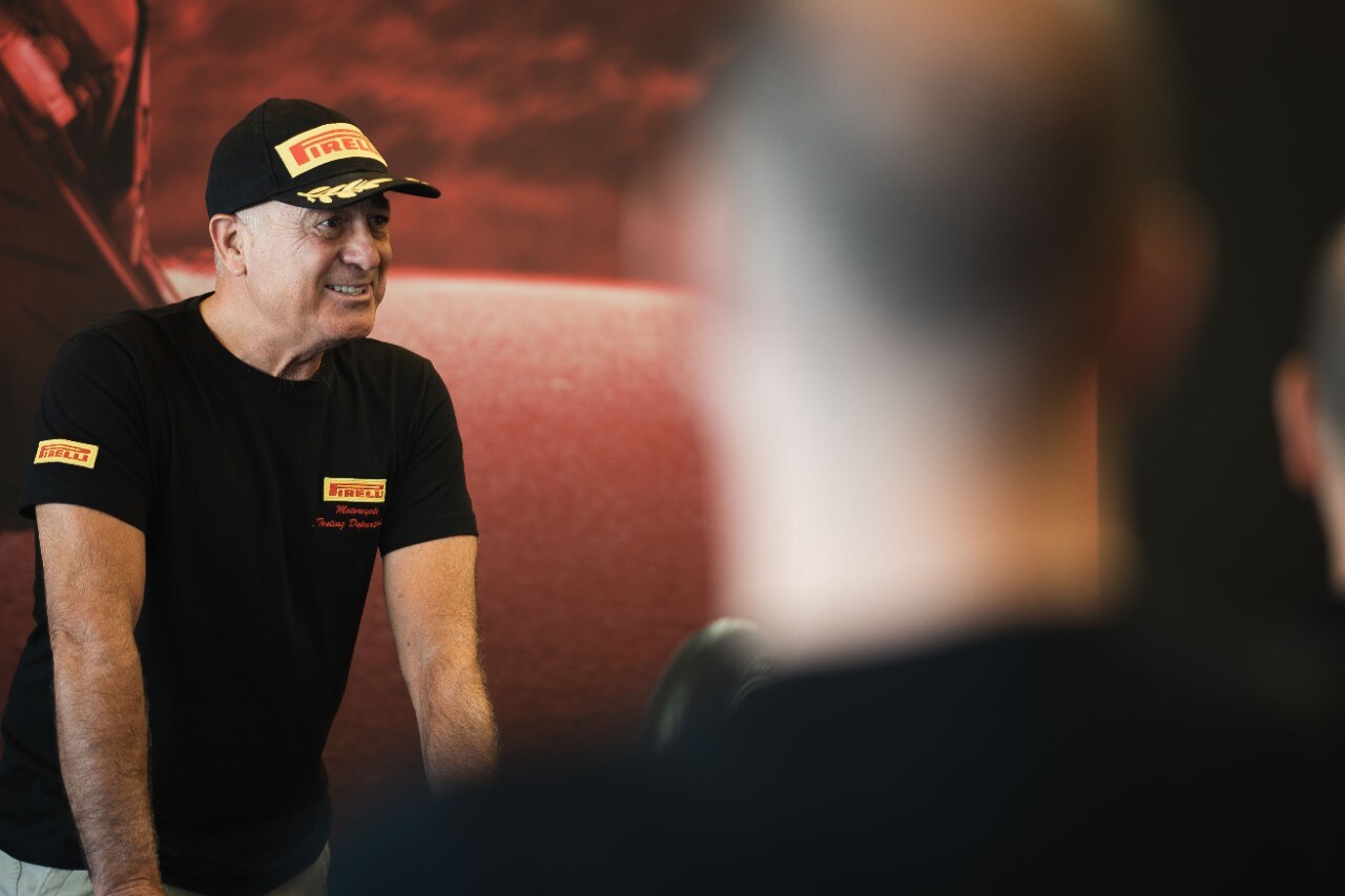 La FMI “laurea” i collaudatori moto Pirelli campioni in sicurezza